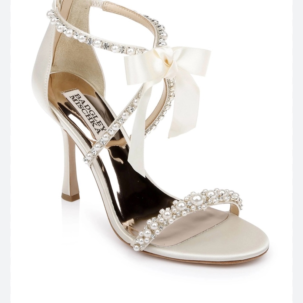 Badgley Mischka 8 Nayeli Elegant Cream Satin Heels with Pearl Accents